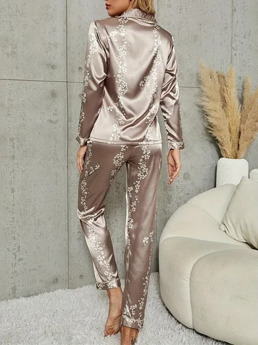 Kleines Satin-Pyjama-Set mit Blumendruck, bequemes, langärmliges Oberteil mit Knopfleiste und gemütliche lange Hose, Damen-Loungewear und Nachtwäsche – Detail 2