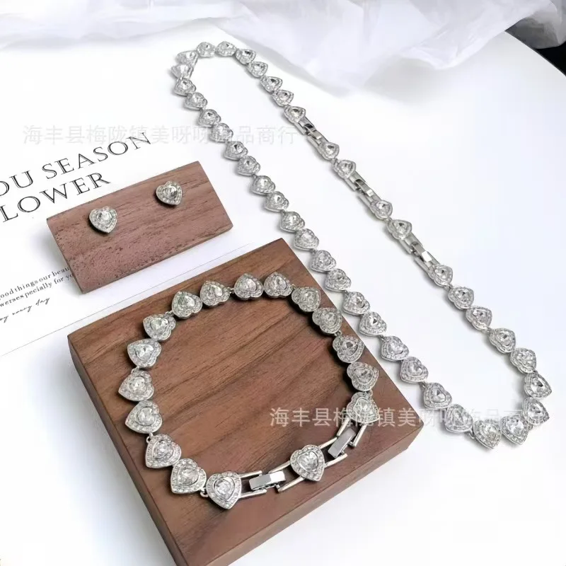 

Silver Tennis Necklace Is A Romantic and Luxurious Gift Jewelry Set for Women. Made of 925 Silver.