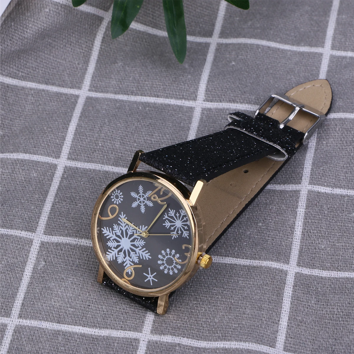 Elegant Snowflake Face Christmas Watch For Women Fashion Quartz Wristwatch Blue Alloy Durable Long Lasting Timepiece Outdoor