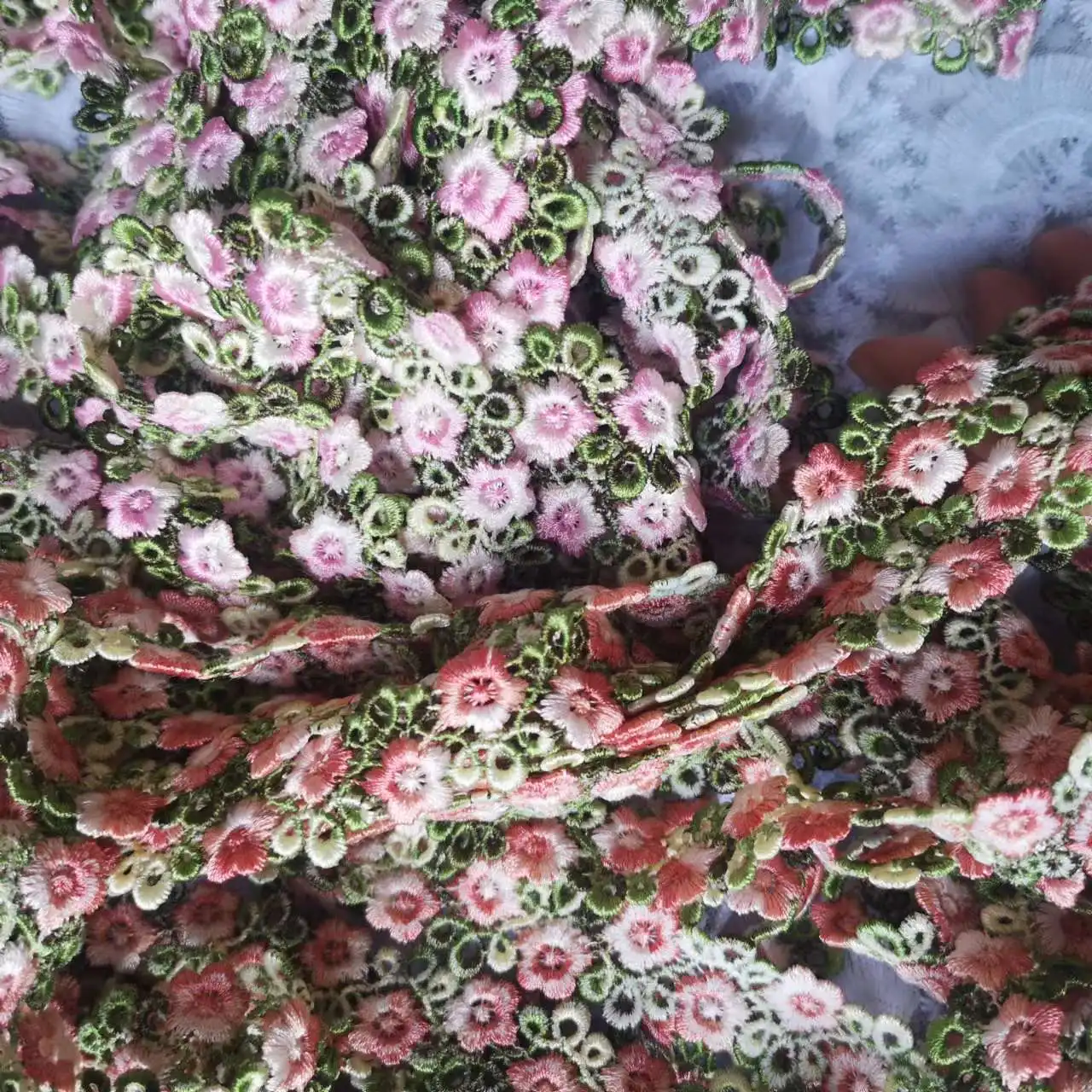 2yards 2cm wide Pink Green Lace Trim Craft Flower Polyester Lace Fabric Venise Floral Embroidered Applique Decorated Lace Ribbon