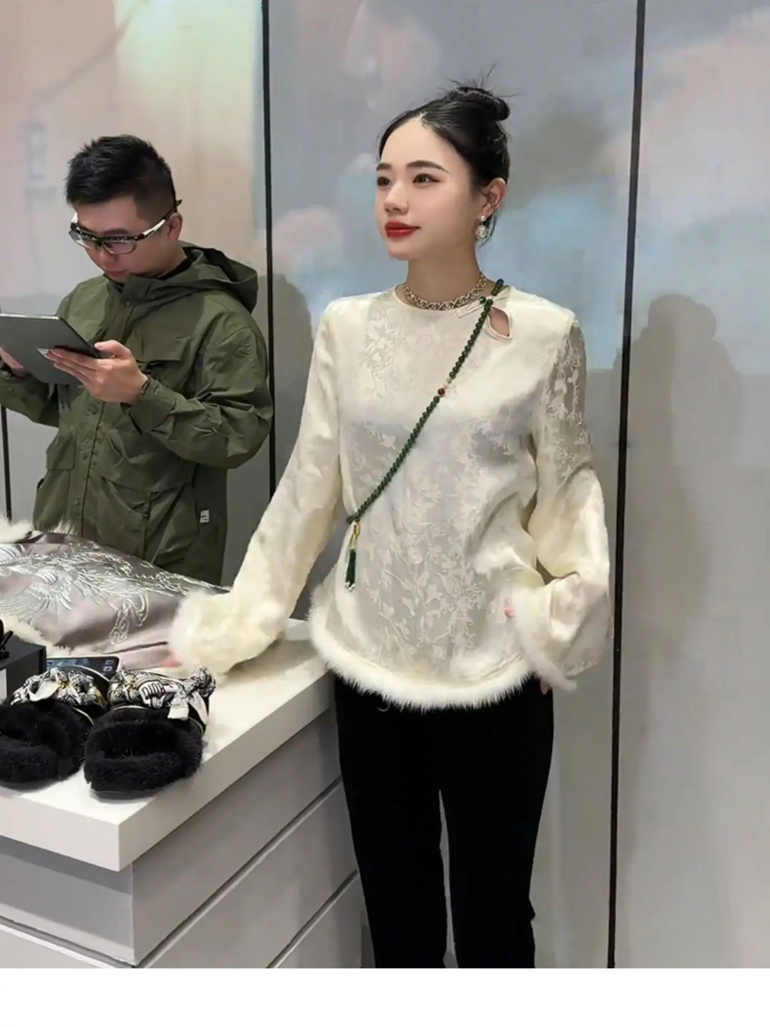 

New Chinese Sle Heavy Work Autumn Winter irt Casual Faion Boting Fluffy Underwear Loose Fit Long Sve Lace Top