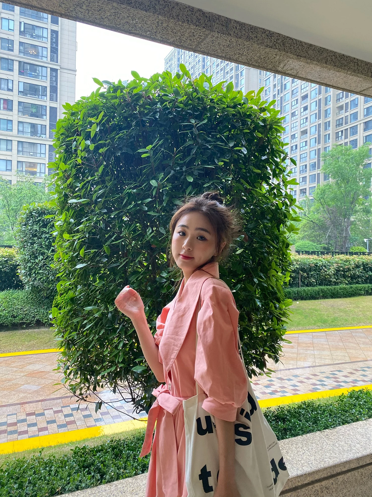 จั๊มสูทคอปกบานทรงวัยรุ่น แขนพอง แต่งเชือกรัดเอว กางเกงผ้าฝ้ายลำลองสำหรับฤดูร้อน เหมาะสำหรับสาวๆ