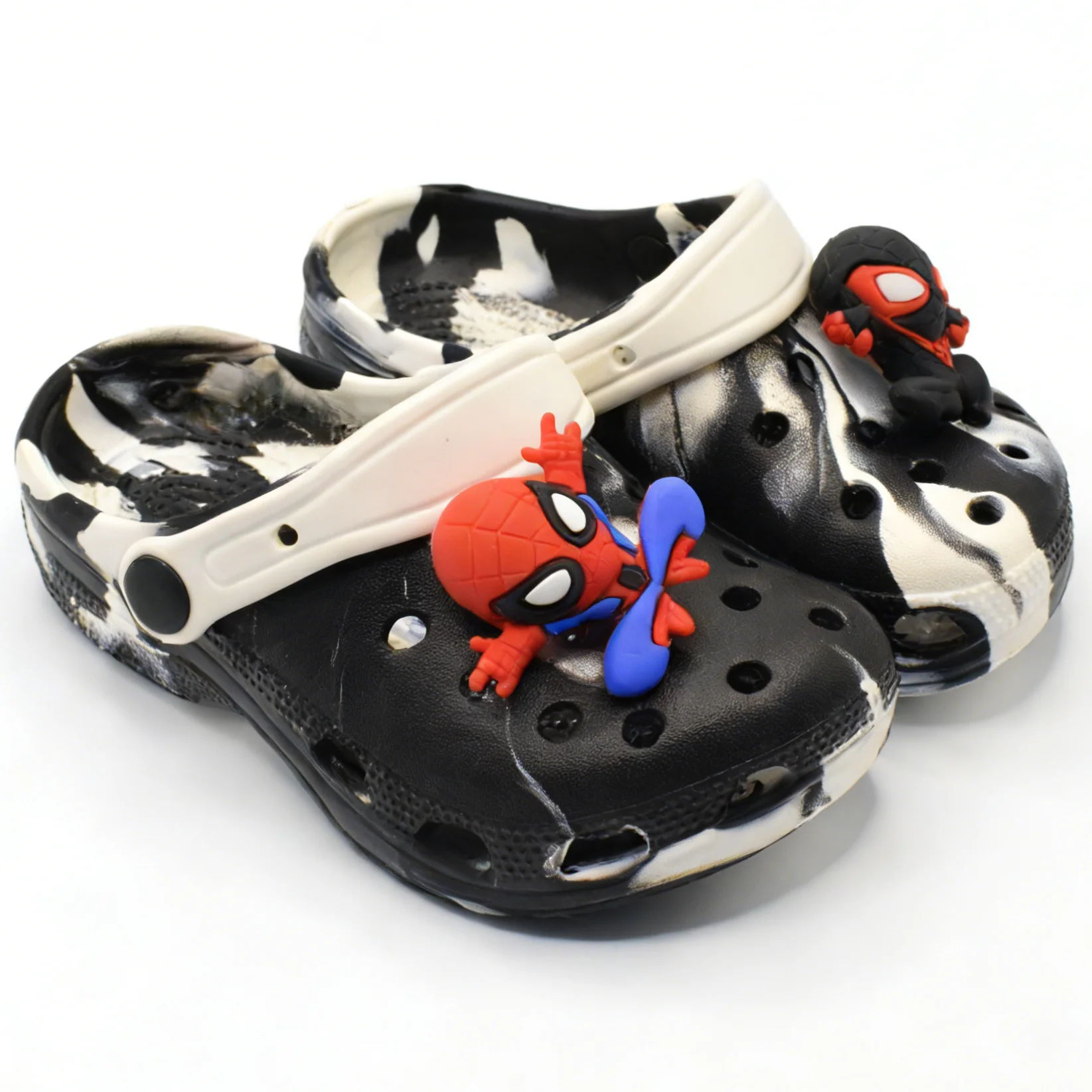 

Детские тапочки Marvel, модная летняя обувь из ЭВА с изображением Человека-паука для мальчиков, противоскользящие домашние тапочки с толстой подошвой, черные, цвет хаки, размер 24-35