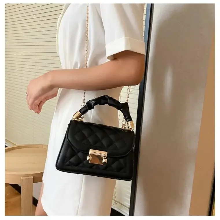 

2025 New Women's PU Leather Waterproof Fashionable Versatile Korean Style Chain Handbag Crossbody Small Square Bag