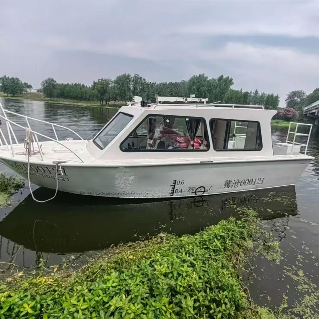 China Factory Cheap Leisure Yacht Luxury Boat Yacht for Water River Park  Sea Beach Tourism