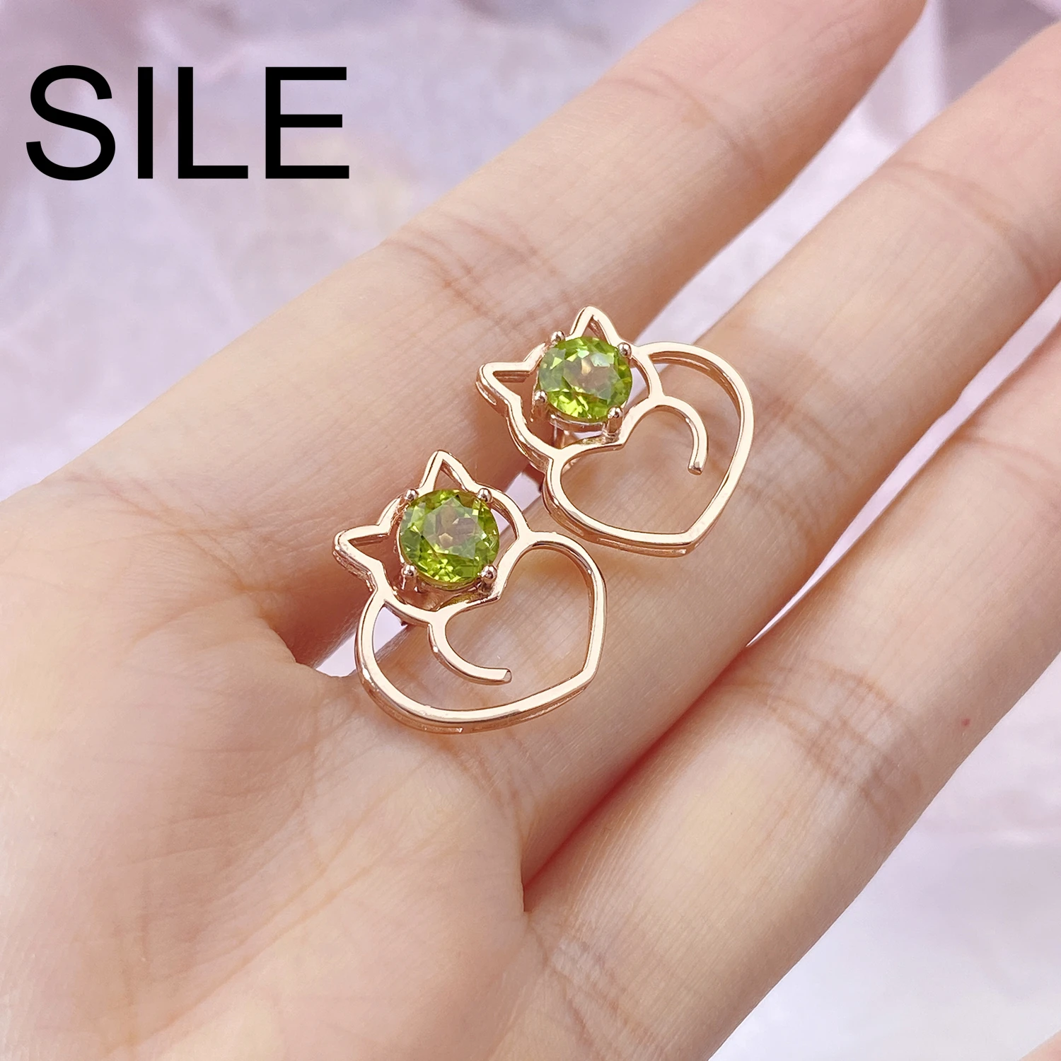 

SILE Lovely Luck Cat Stud Earrings Luxury Rose Gold Plated 925 Sterling Silver 6MM Peridot Natural Gemstone Earrings For Girls