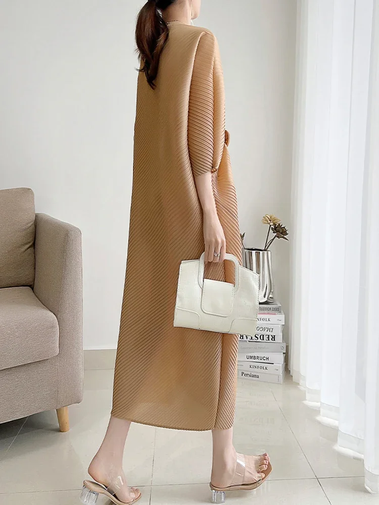 2026 Herbst Damen Freizeitkleid mit Falten, O-Ausschnitt, Halbarm, unregelmäßig, locker, elastisch, einfarbig, modisch, neu – Detail 4