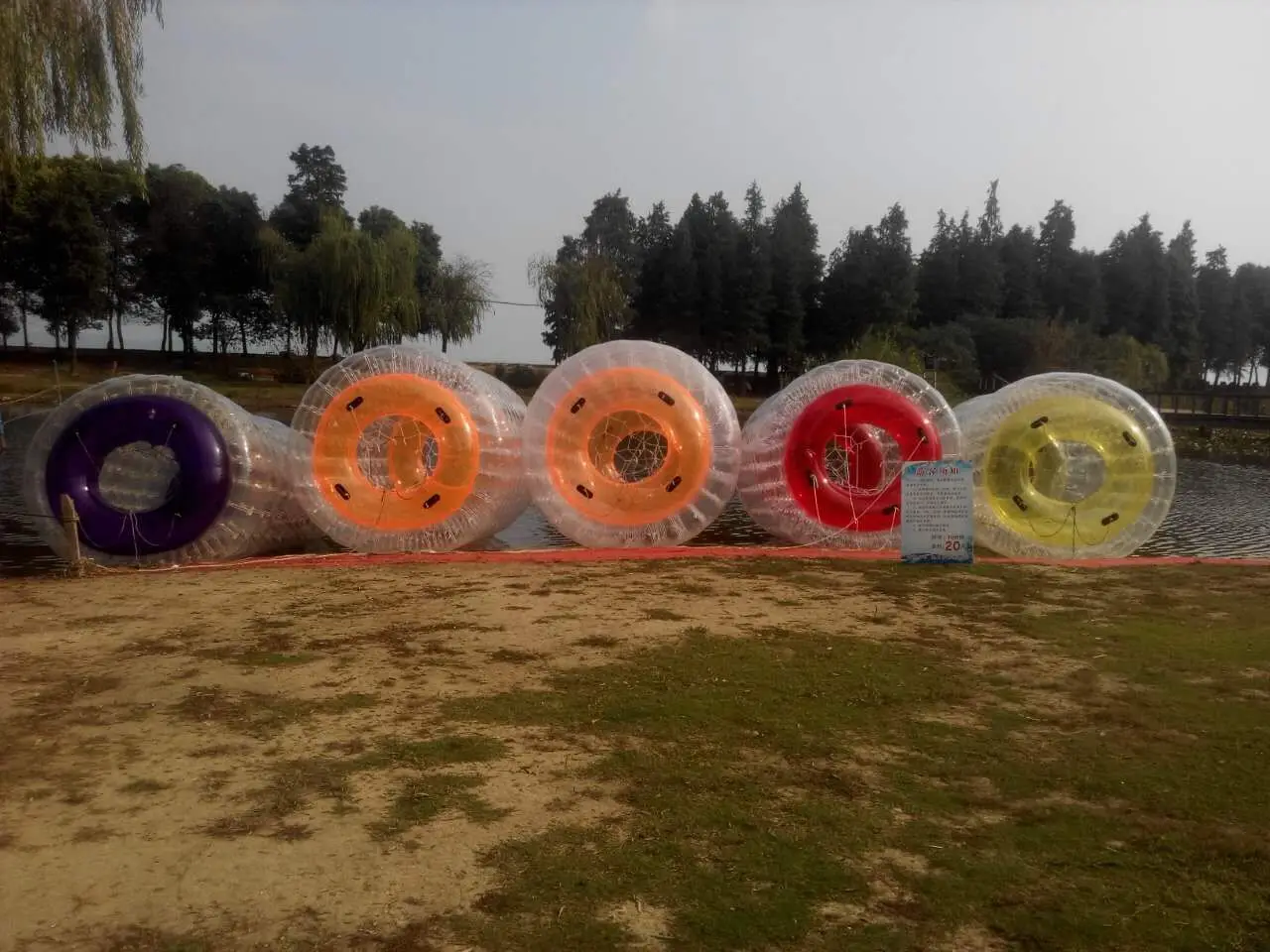 Rodillo de agua inflable de PVC de 2,4 m y 0,8mm, bola para caminar con agua, tubo inflable para caminar con agua a la venta