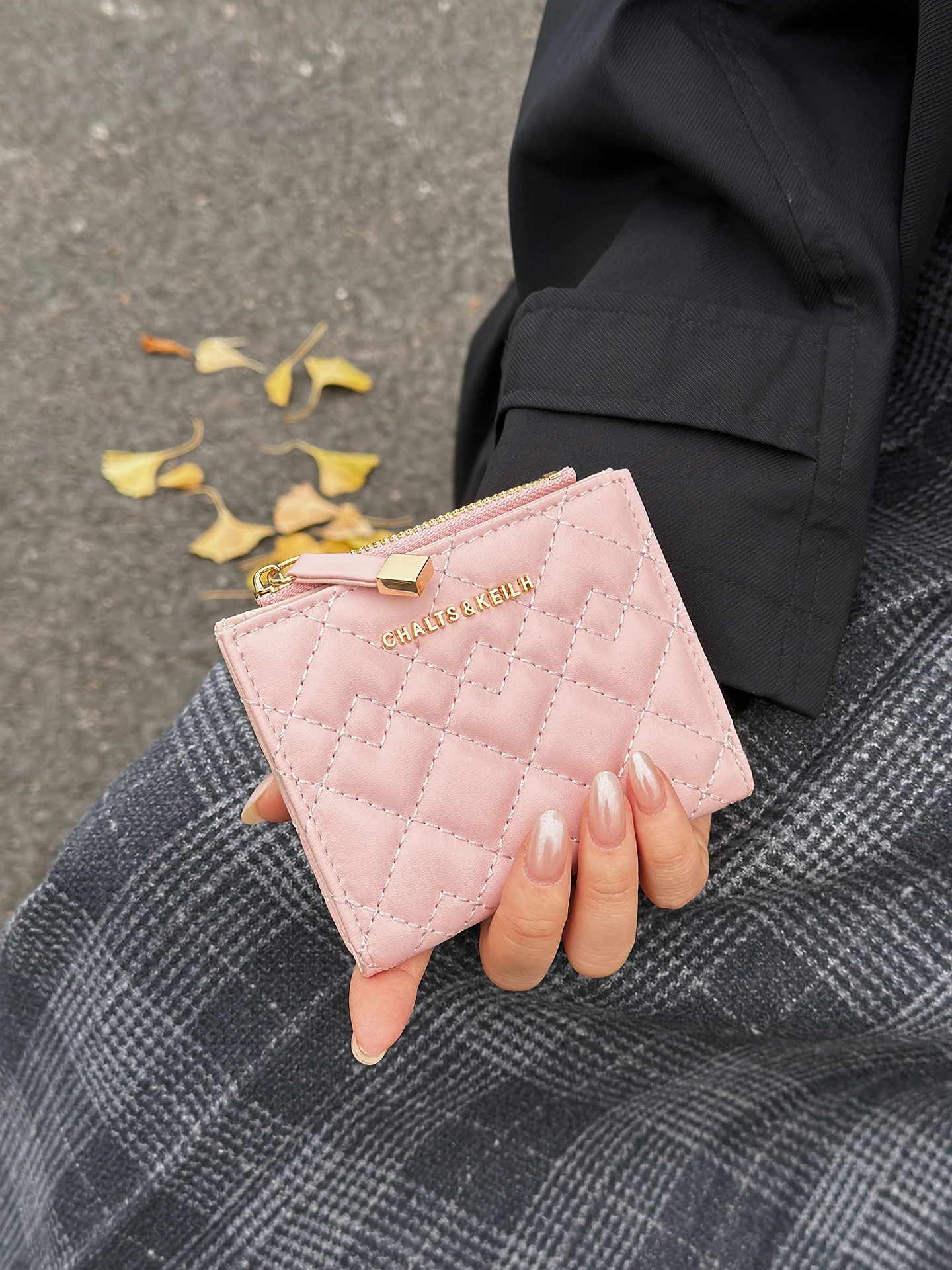 Elegant Short Women's Wallet with Embroidered Diamond Pattern Multi-Function Card Holder Coin Purse Compact Design