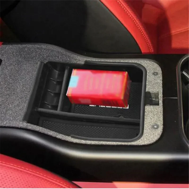 كونسول لينجن سيسانيا سارونج تانجان صينية ، بيميجانج ، موبيل بنيمبان ، بوسات سانداران ، 1 ، من من من من ؟