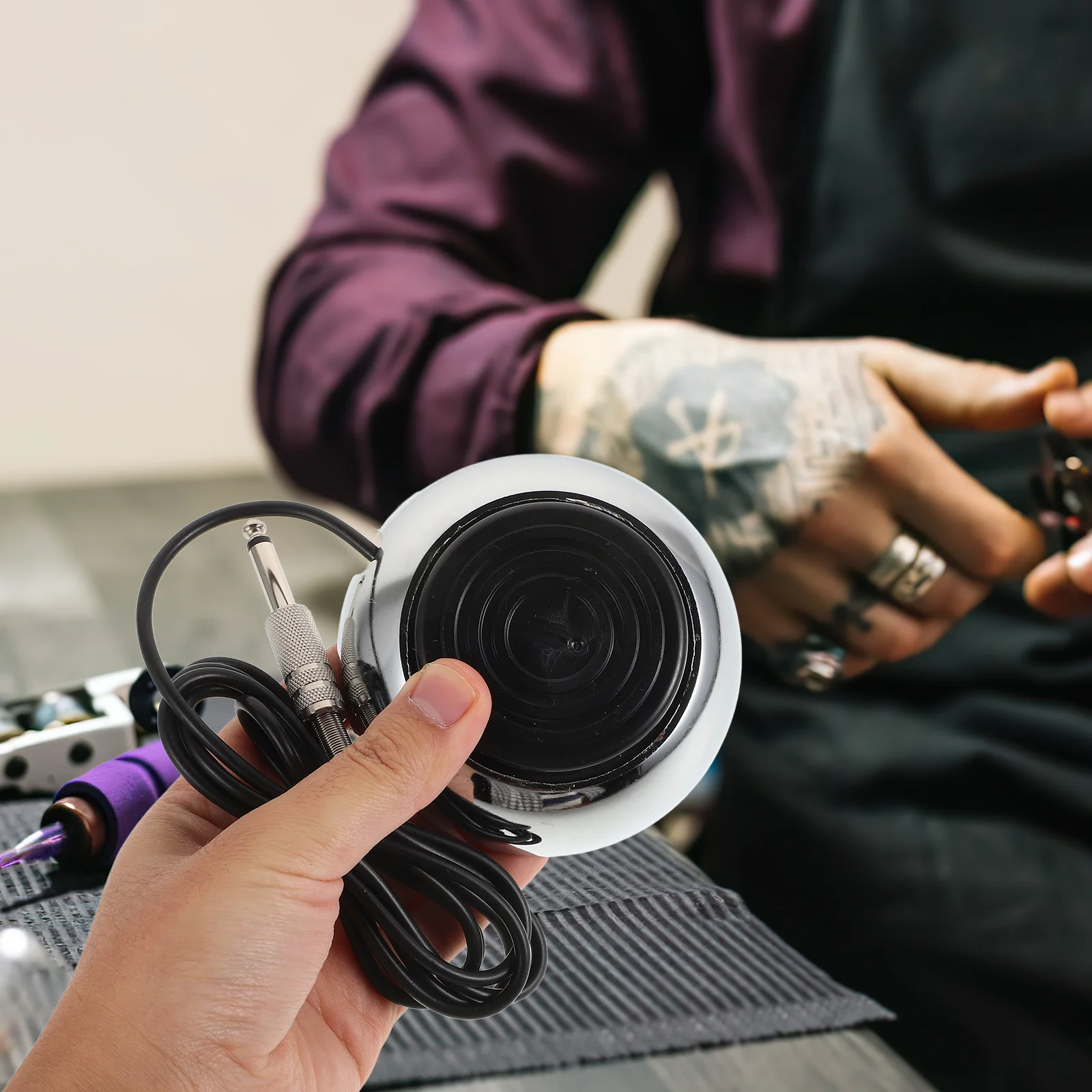 

Round Stainless Steel Tattoo Foot Pedal with Cord for Supply Control Stable Current Output Compatible with