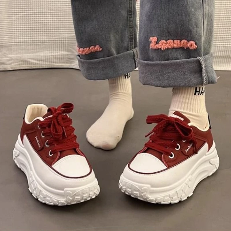 Sepatu Sneakers Putih Tebal untuk Wanita dengan Sol Platform dan Penambah Tinggi 5cm, Sepatu Kasual Unisex untuk Gym dan Aktivitas Luar Ruangan ​