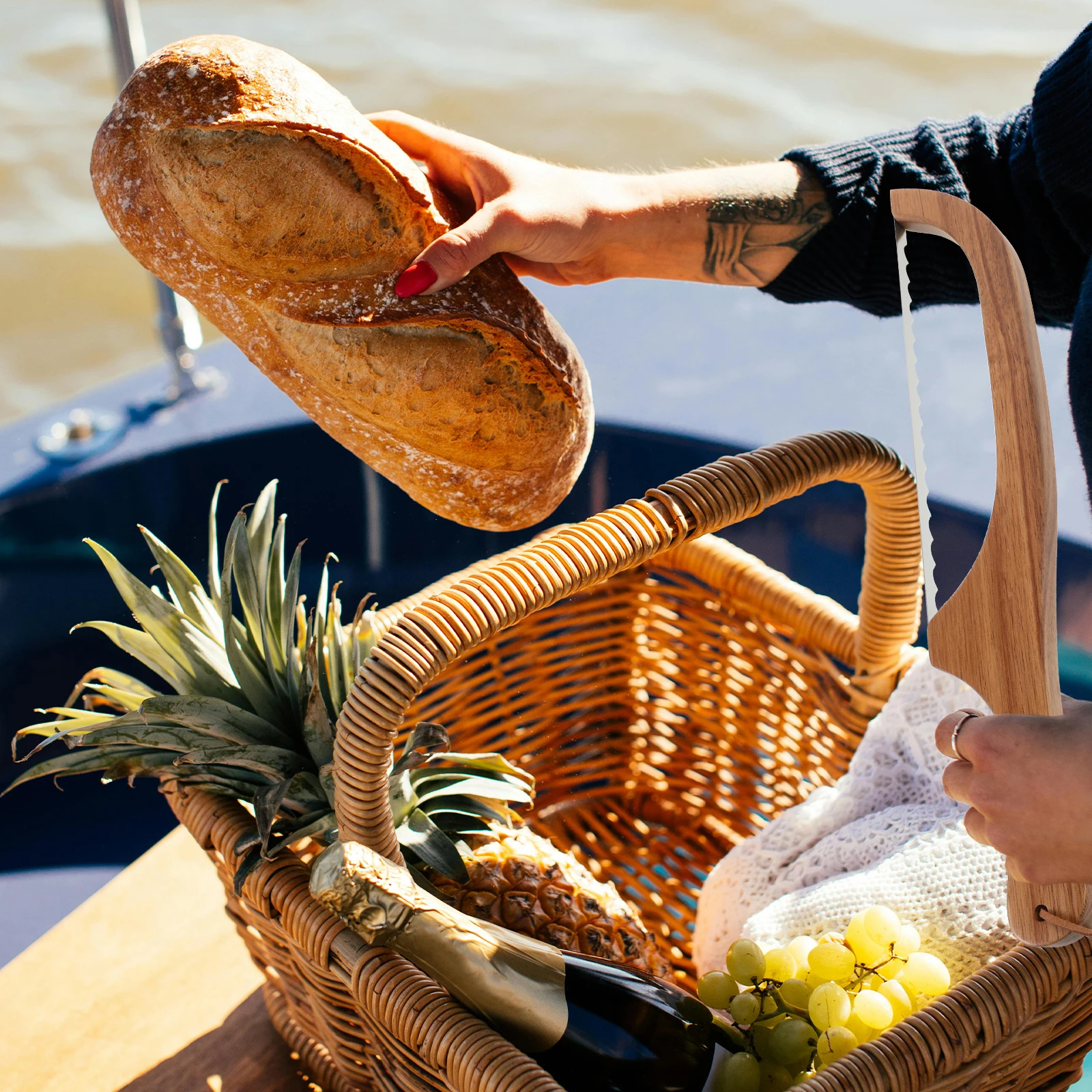 

1Set Bread Slicer Serrated Cutting Tool Wood Handle Easy Bread Cake Toast Cutting Baking Kitchen Gadget Metal Toast Cutters