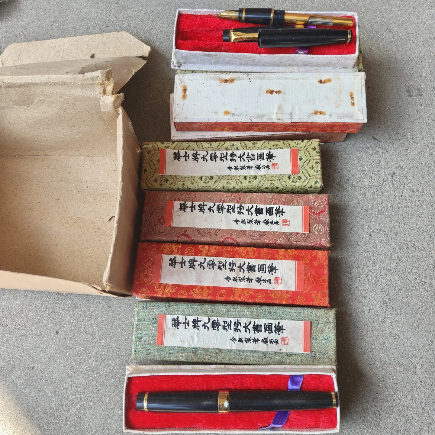 

China Huashi Model 90 Antique Stock Fountain Pen With Plastic Thick Barrel Extra-Small Seal Script Nib Size M for Collectors