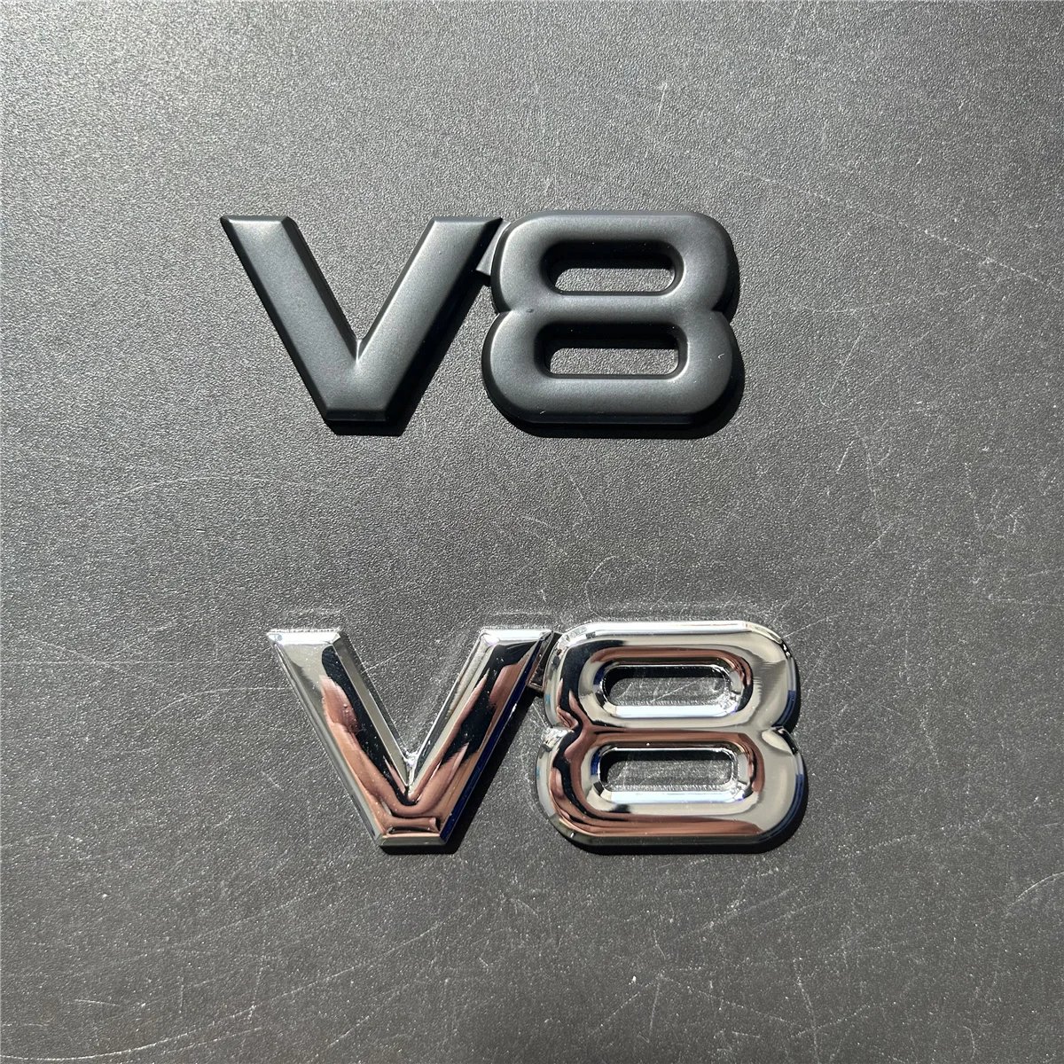 Auto Metal Alloy 3D V8 Logo Engine Displacement Trunk Rear Car Badge Decal Chrome V8 Side Wing Emblem Sticker Car Styling