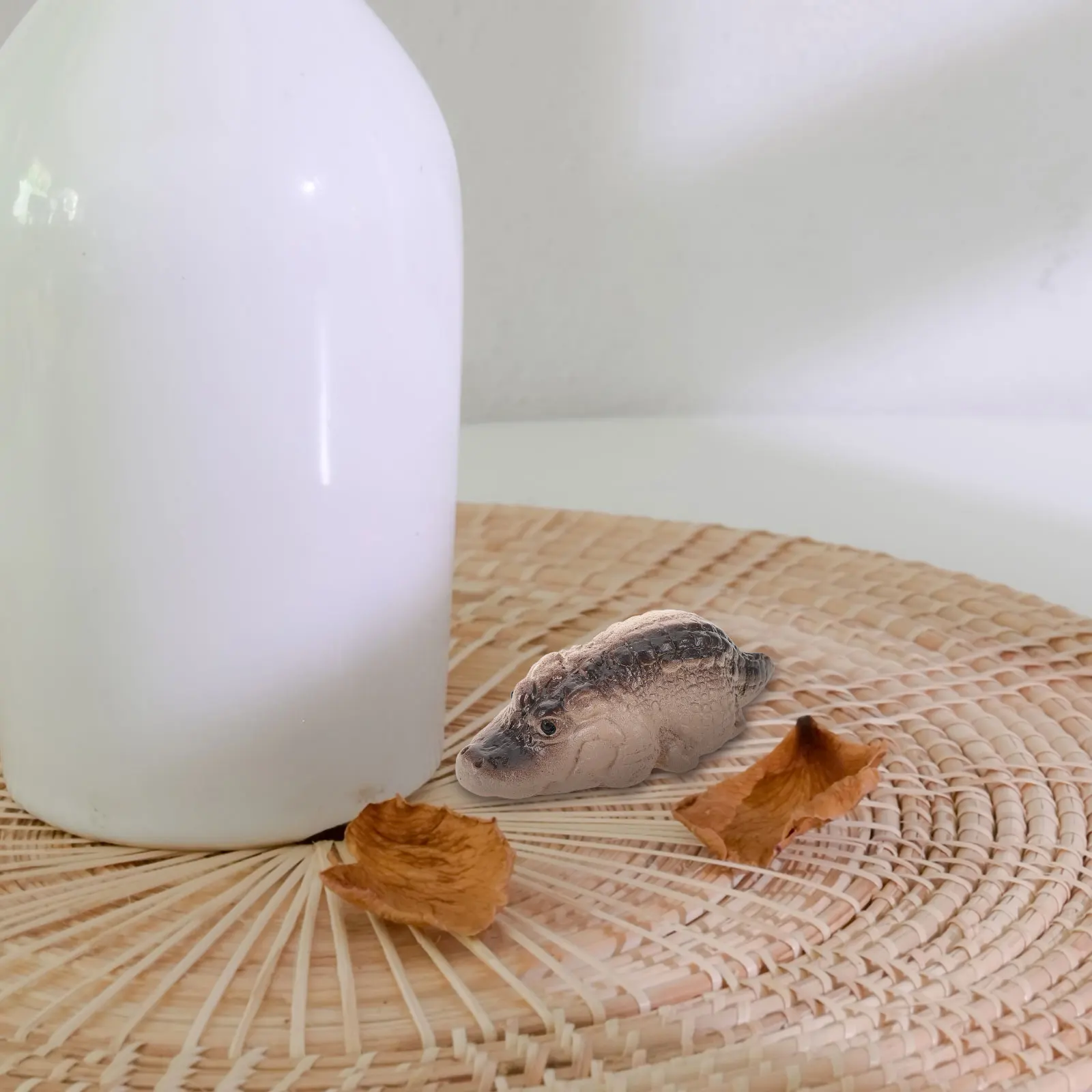 

Unique Mini Crocodile Tea Pet Resin Craft Decor Indoor Desktop Exquisite Artistic Touch Whimsical Space Enhancement