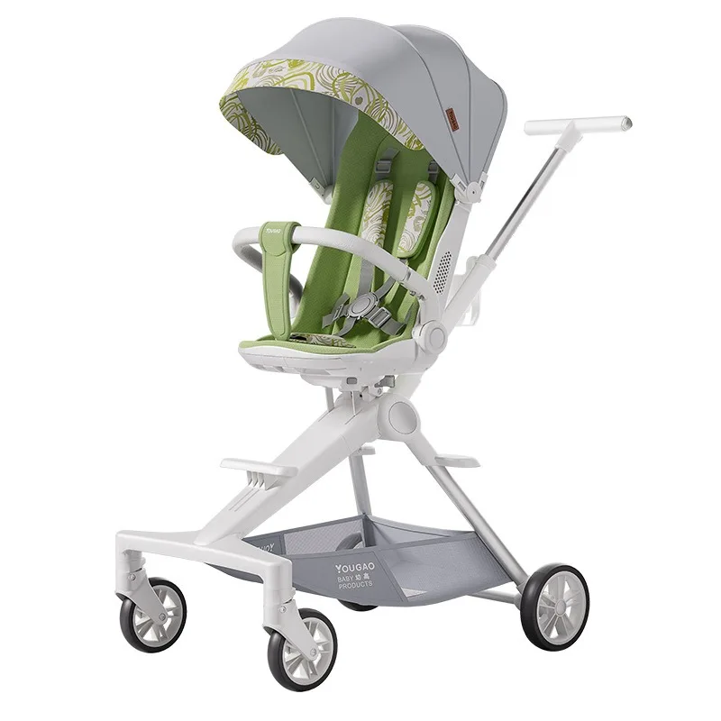 

The baby walking artifact is light and small, you can sit and sleep, fold and fold the baby trolley with high view.