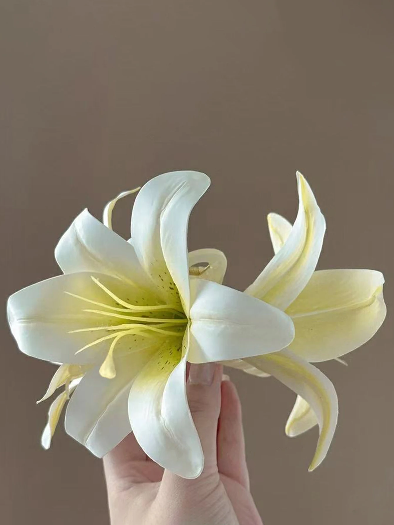 1 Pcs Pink Big Lily Flower Plastic Hair Claw Clips,Stylish Hawaiian Beach Party Hair Accessories for Women Wedding Hair Grips image 4