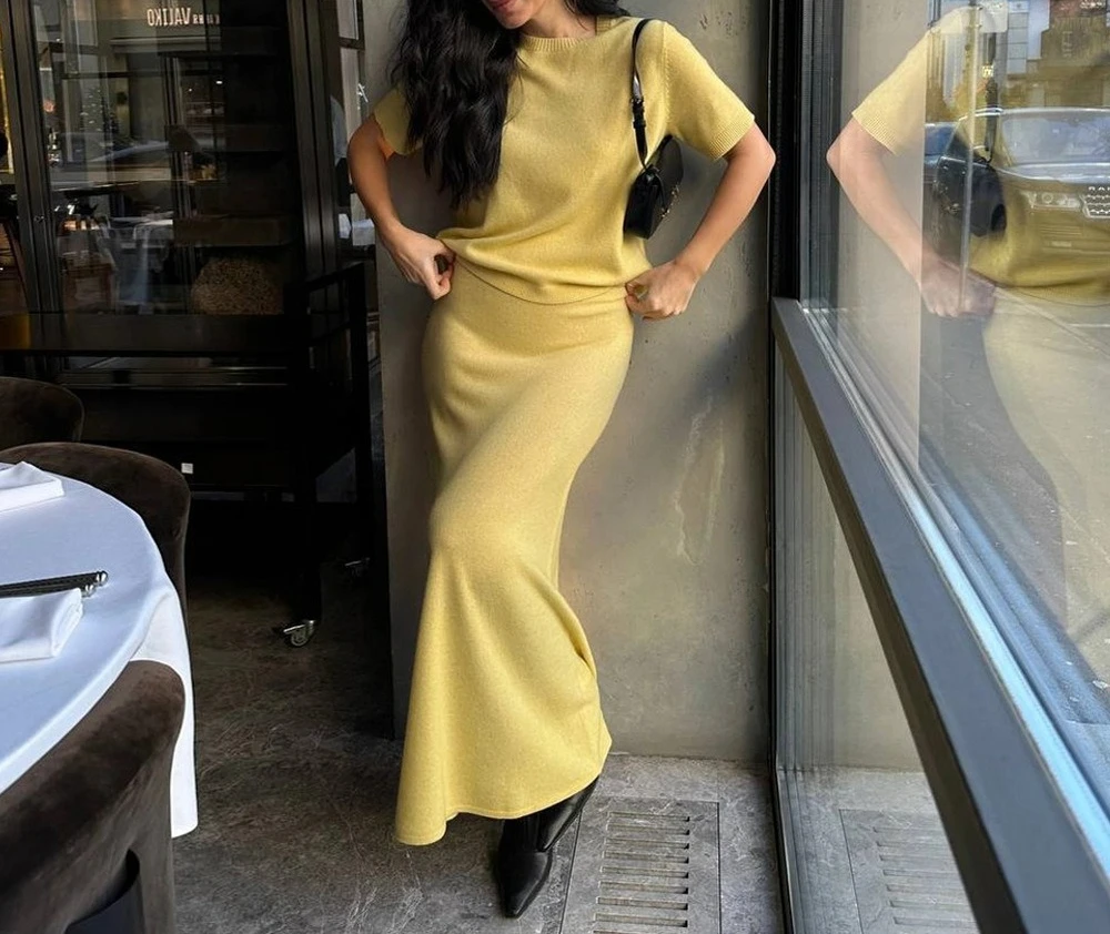 

Short Sleeve Skirt Knitted Set 2026 Autumn Commuter Simple Knitted Short Sleeve Skirt Set