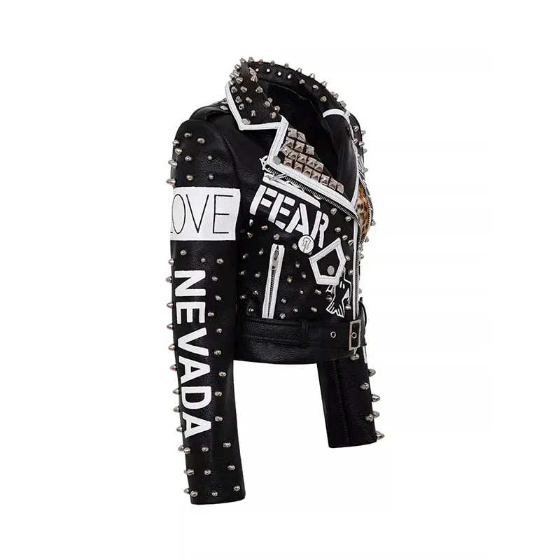 Jaqueta feminina de couro falso, patchwork leopardo, rebites streetwear, estampa grafite, estilo punk, tendência, 2024