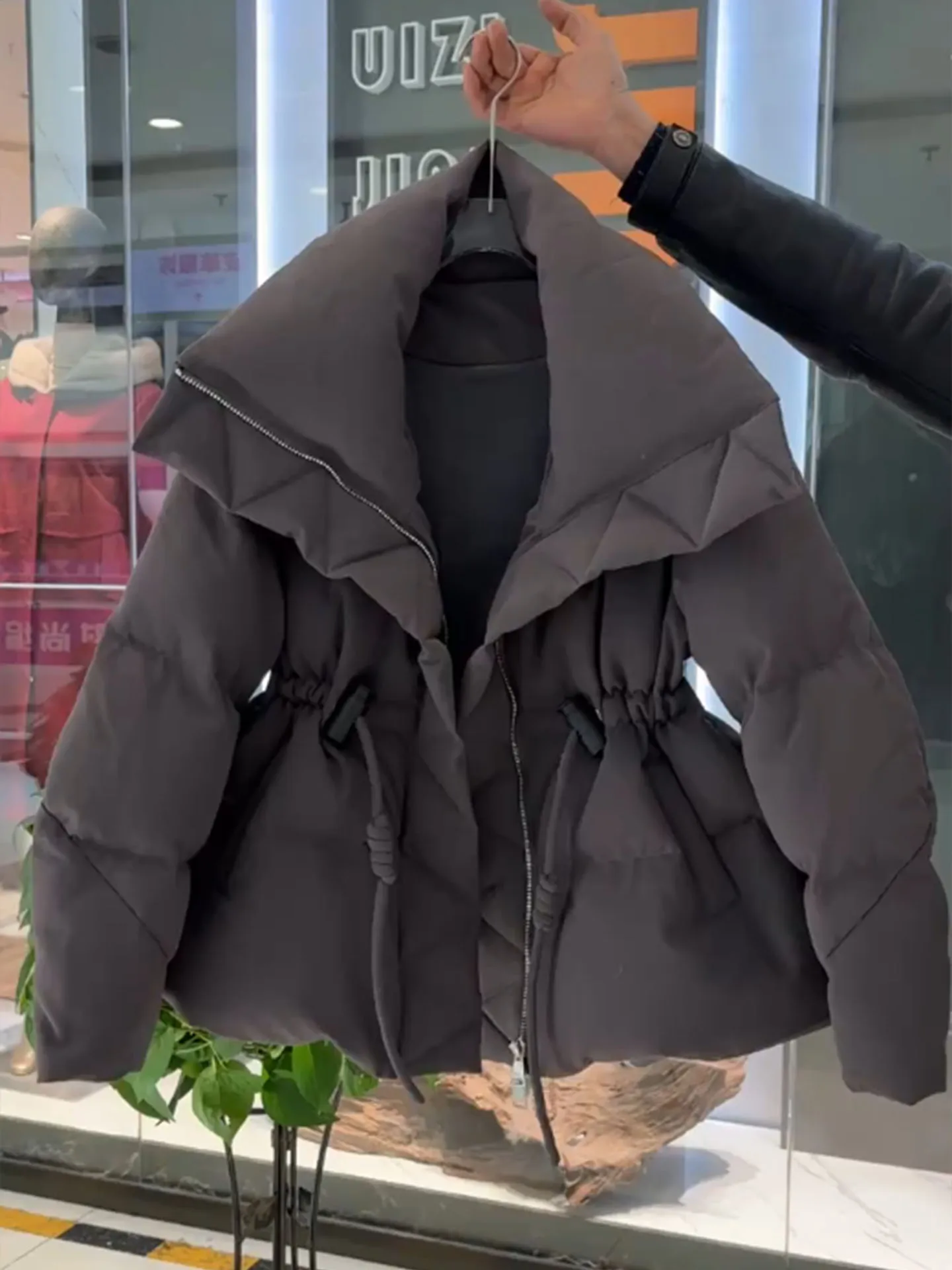 

Ele Bla Waist-Cinching Women's down Jaet Winter 2025 New Sle Ultra Warm Stand Collar Slimming Outerwear