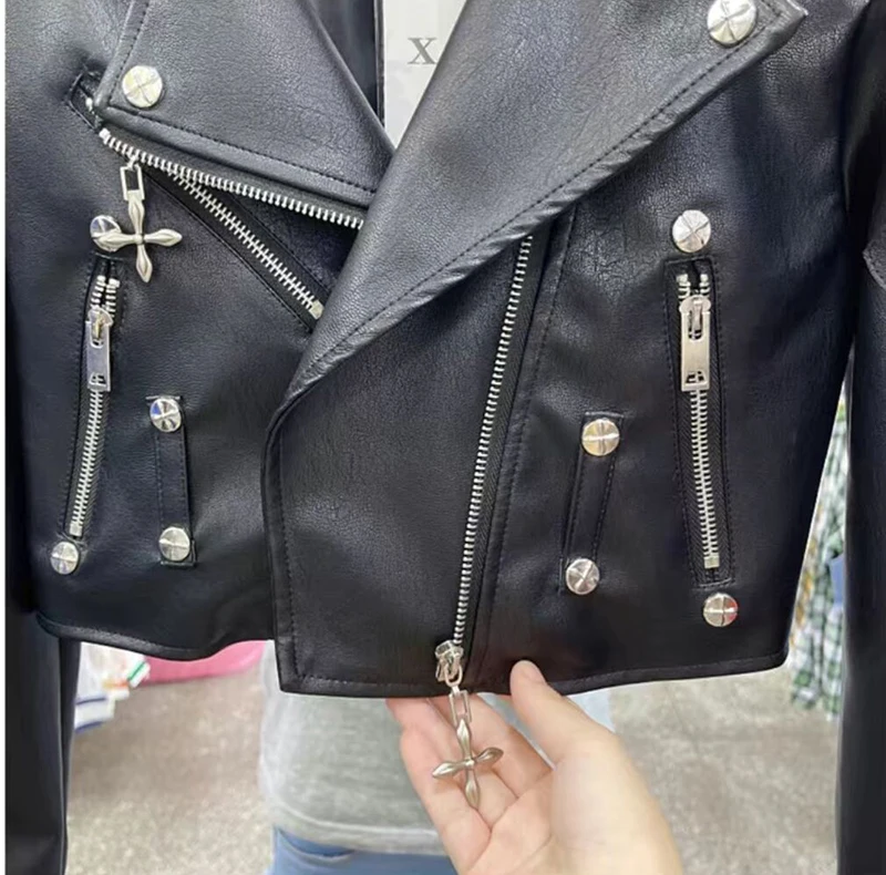 Chaqueta de cuero para mujer, abrigo de motocicleta corto, moda Punk, primavera y otoño, 2023