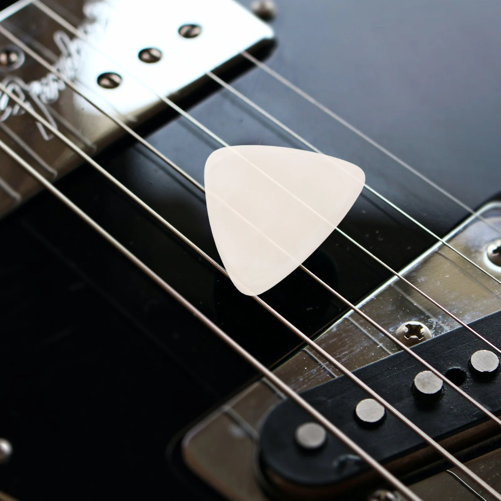 Plettro in nylon Zhongruan Durevole, liscio, leggero, design Esame di prestazioni Plettro per chitarra Liuqin Plettri medi in celluloide