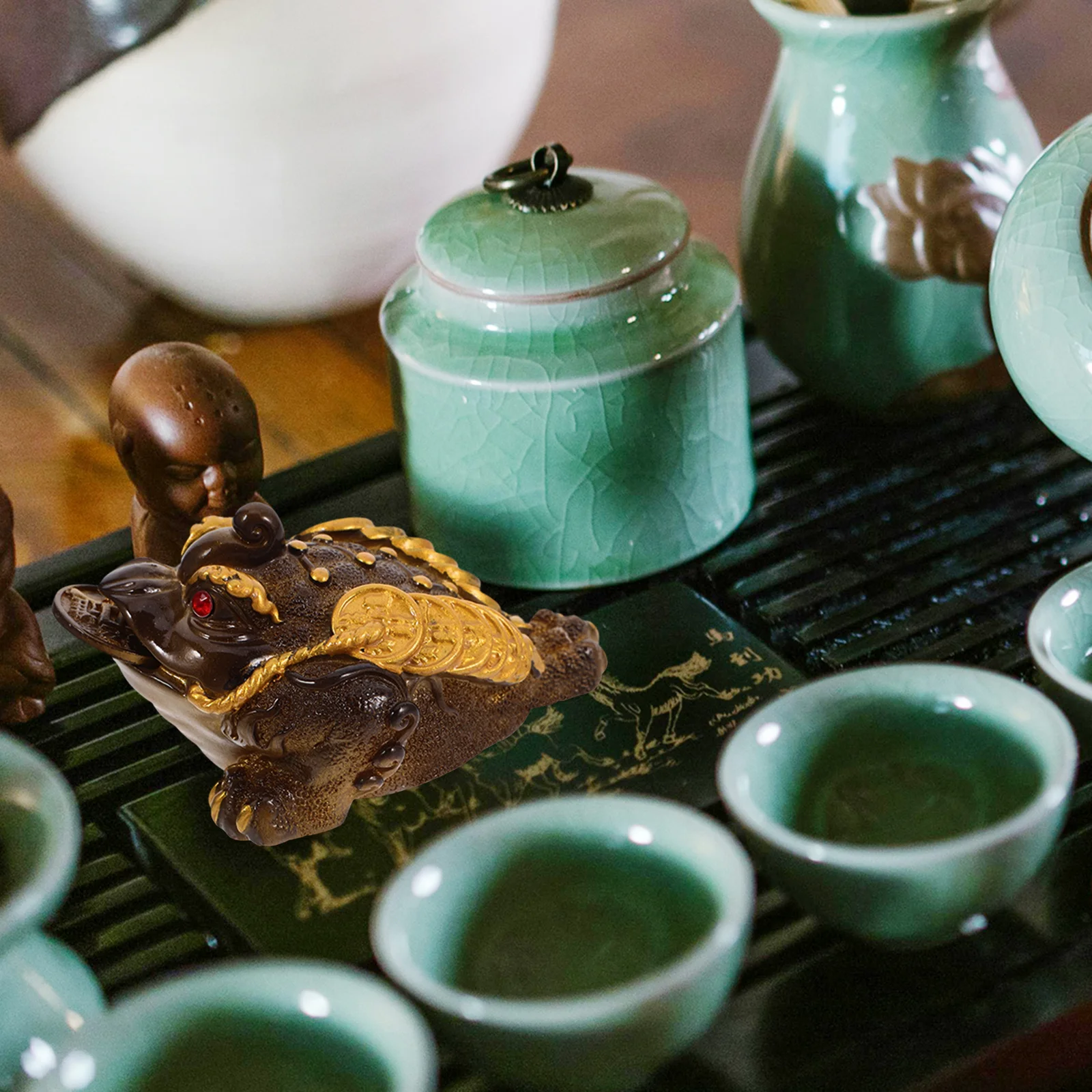 

Elegant Golden Toad Tea Pet with Color Change Feature Resin Lucky Frog Ornament for Home Study Fengshui Decor Ideas