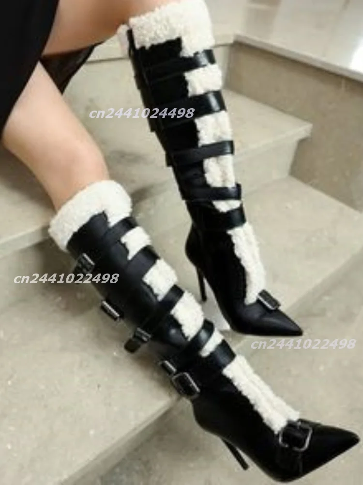 Botas Altas de Mujer con Forro Polar, Tacón de Aguja, Diseño de Múltiples Hebillas, Ribete de Peluche en Contraste, Cierre Lateral con Cremallera, Zapato de Cuero Mate con Detalles de Patchwork
