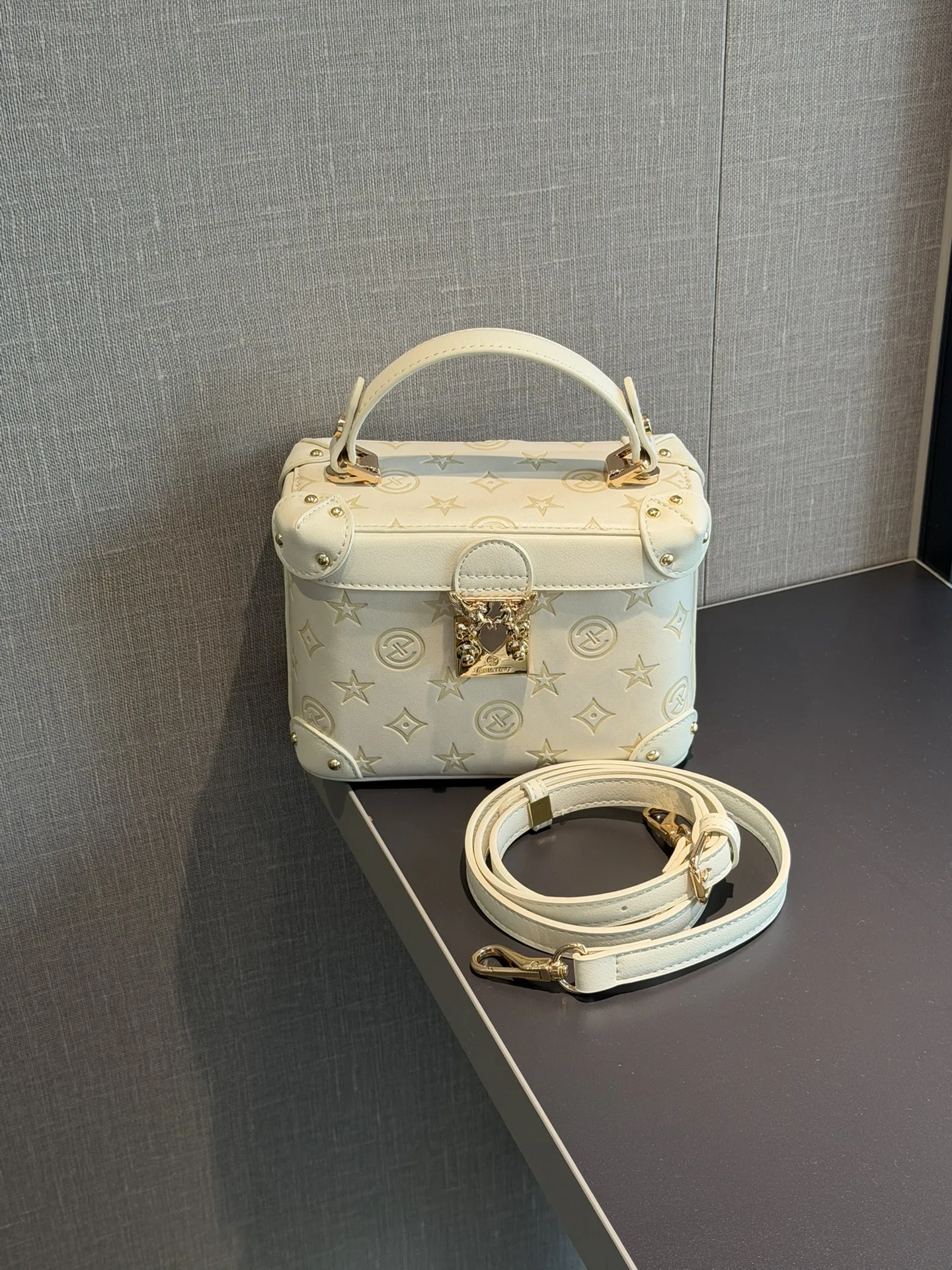 amiciyah-women's-fashion-high-end-embossed-leather-crossbody-bag-handbag-commuter-versatile-shoulder-bag-spring-2026