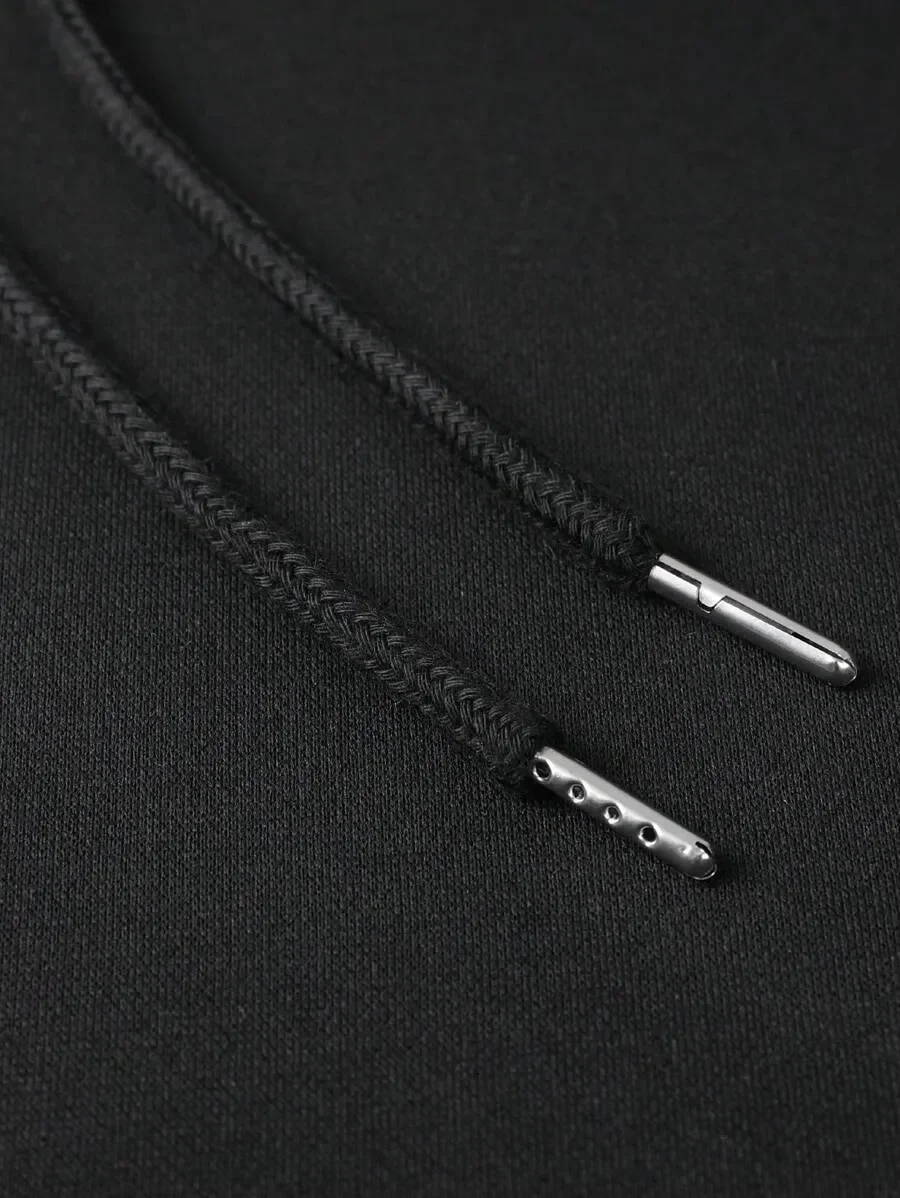 جمجمة - سترة بغطاء للرأس مطبوعة بالقطن تظهر حبك لتصاميم جمجمة منفعلة تتميز برسومات جمجمة مذهلة وجمجمة الكلمات