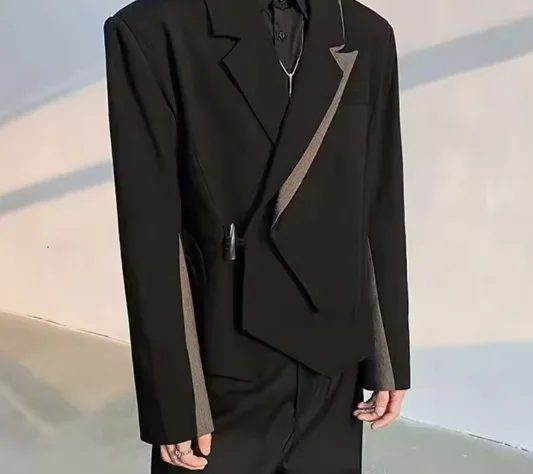 

Мужской короткий пиджак, деконструктивный дизайн, двухслойный воротник, мужской пиджак с роговими пуговицами, новая модная мужская одежда