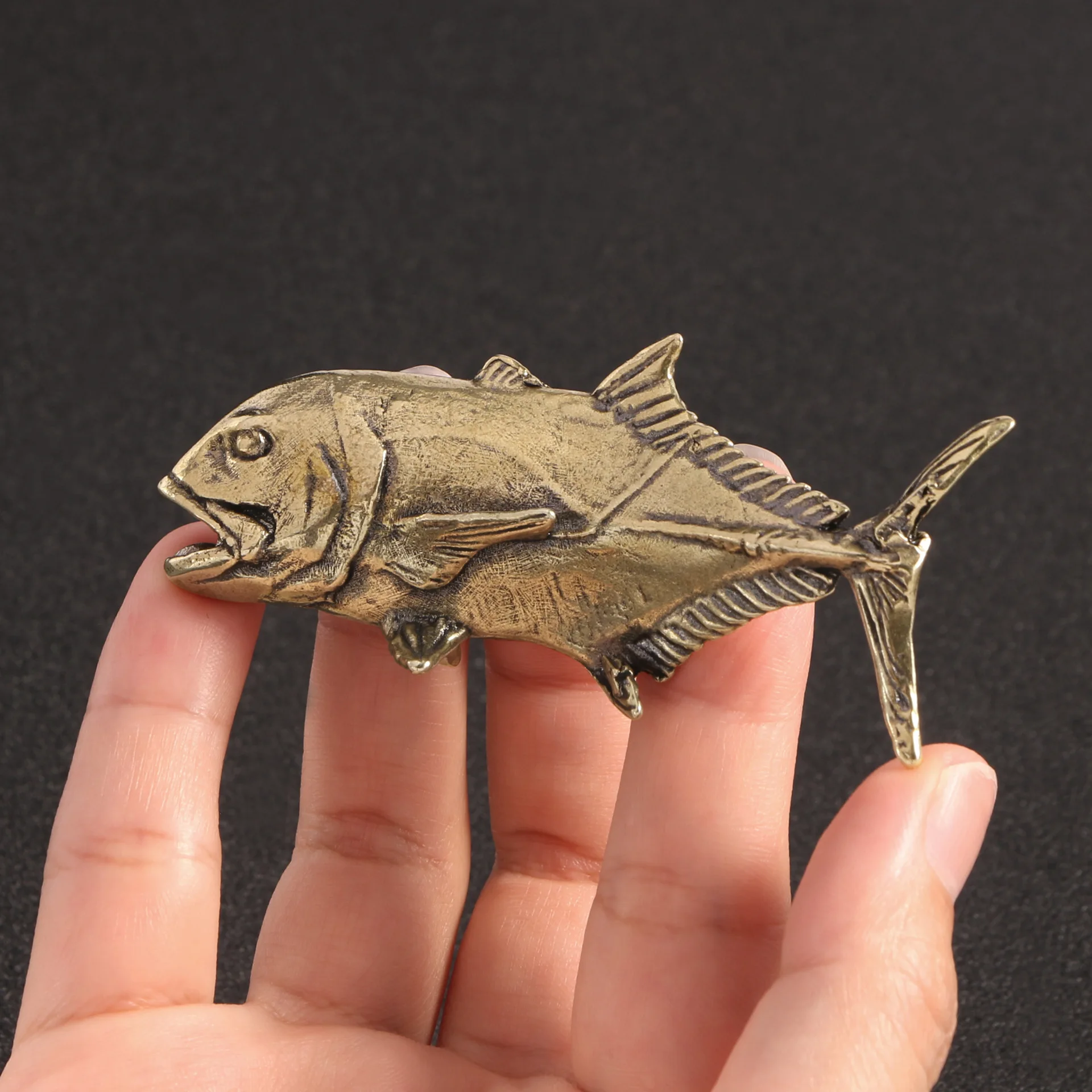 

Brass Giant Trevally Decorative Figurines Desk Decoration Marine Animal Souvenir Collection Vintage Style Copper Handicrafts