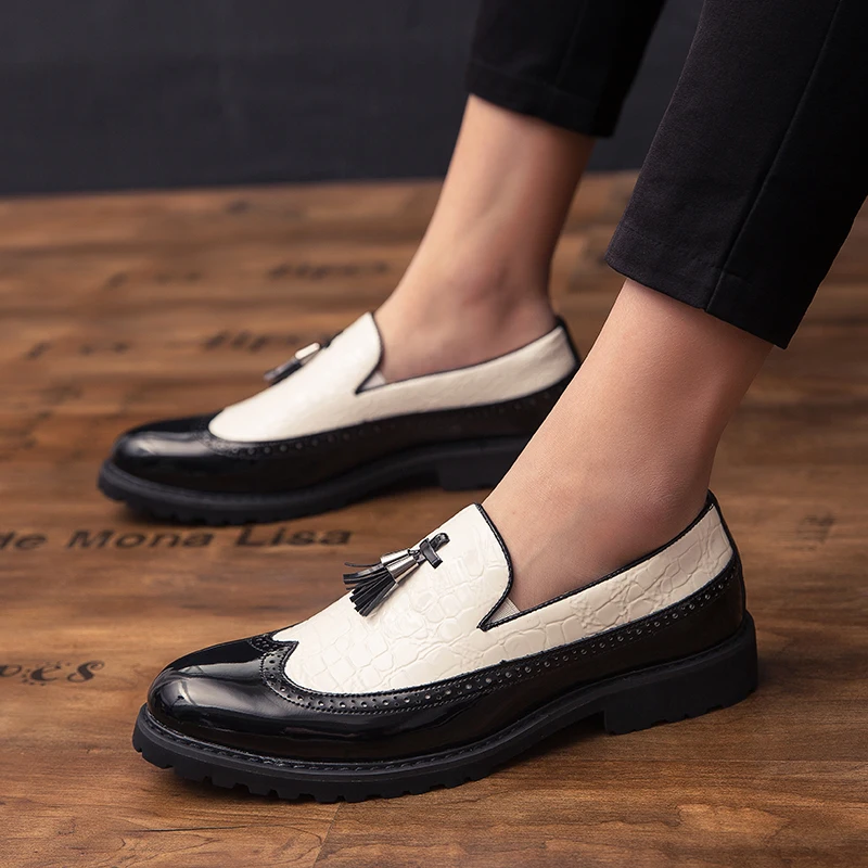 

Повседневные мужские лоферы без шнуровки. Удобные и ретро-стили. Офисная мода. Вечеринка. Модные кожаные туфли с уличными или ночными клубами. Лидер продаж.