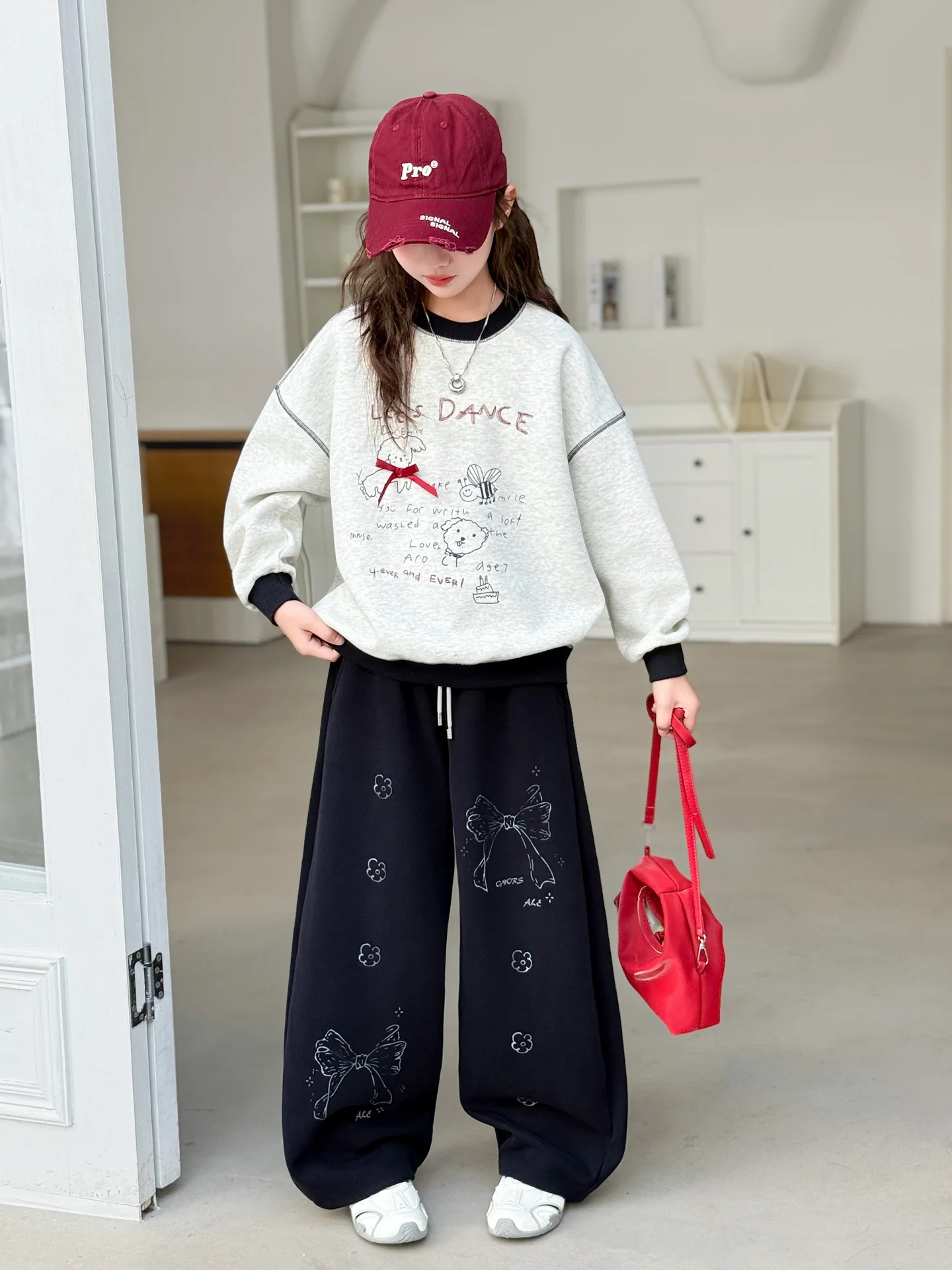 

Комплект для девочек весна-осень 2025: Новинка! Подростковая осенняя одежда для девочек: худи, базовая футболка и спортивные брюки (комплект из двух предметов)