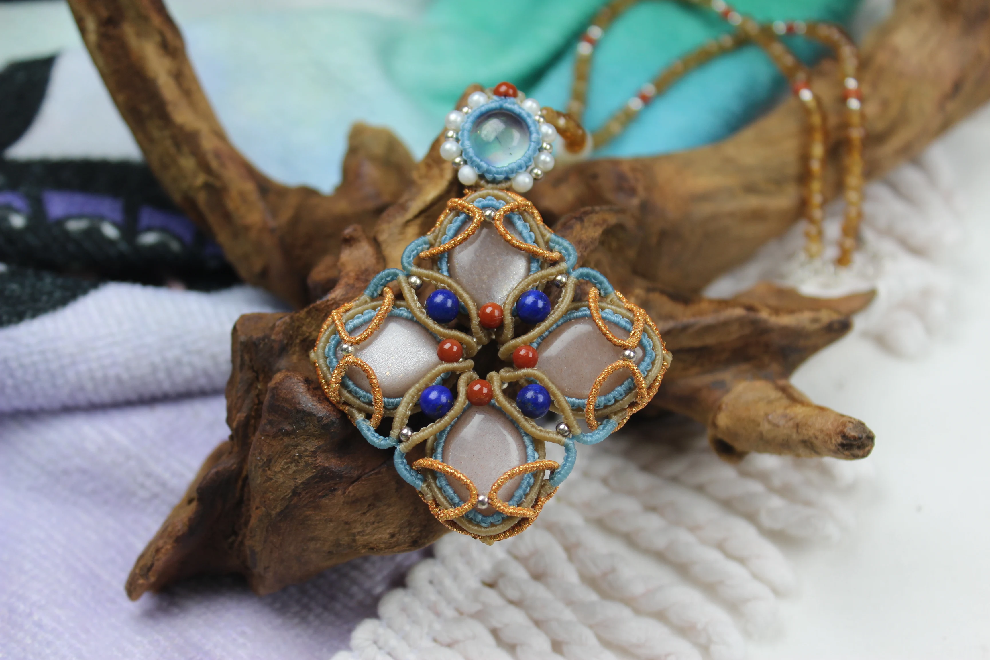 

Macrame Handmade Wax Polyster Cord Woven Horseeye-shaped Orange Moonstone Aquamarine Combined Necklace Custom Design Women Gifts