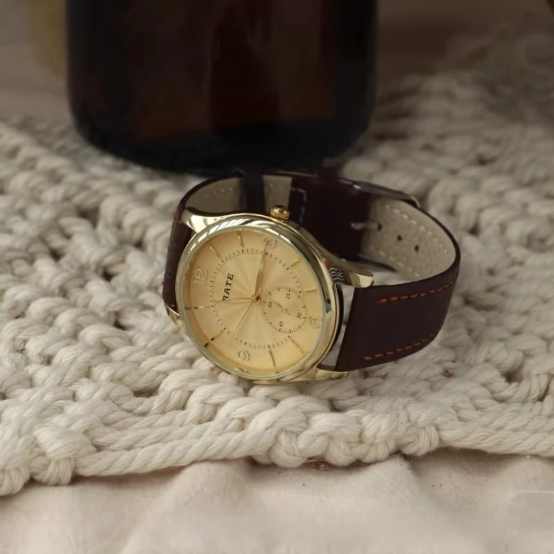 New Women'S And Men'S WatchesSimple And Retro Style, Leather Strap, Korean-Style Quartz Watch, Round Dial, Perfect For Couples.