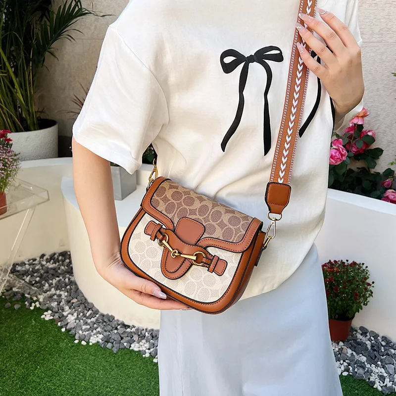 2024 New Letter Western Fashion Saddle Bag Versatile Western Style Contrast Color Shoulder Crossbody Bag