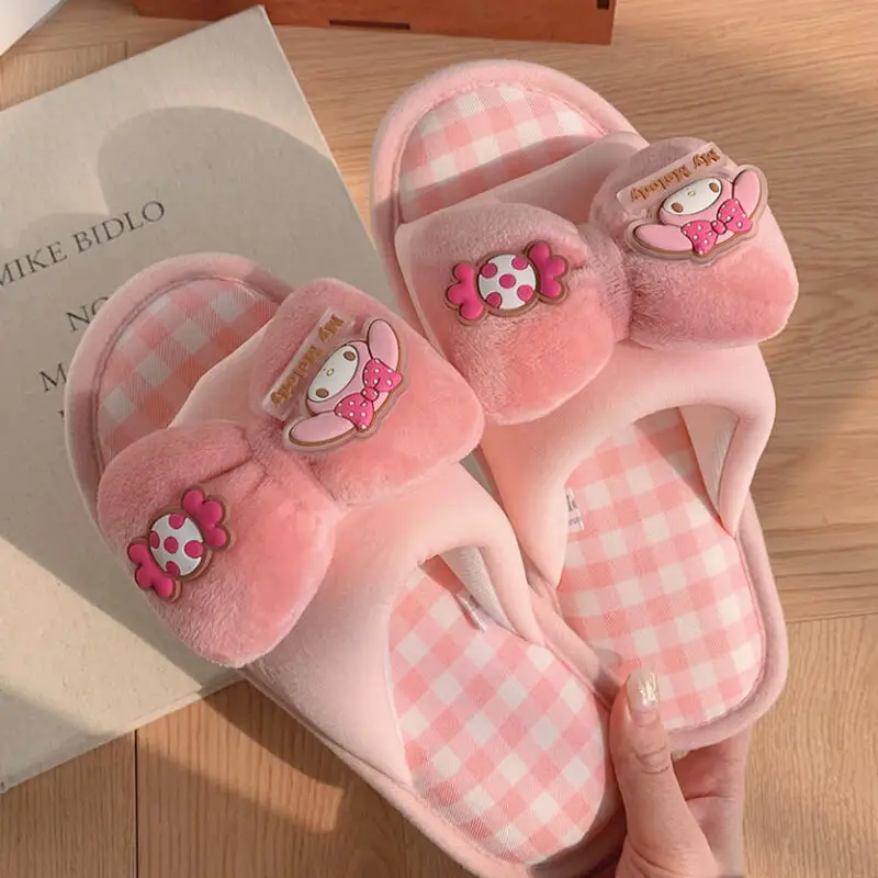 As lindas chinelos de linho Sanrioed Kuromi My Melody Cinnamoroll Hello Kitty são confortáveis para uso doméstico e adequadas para todas as estações