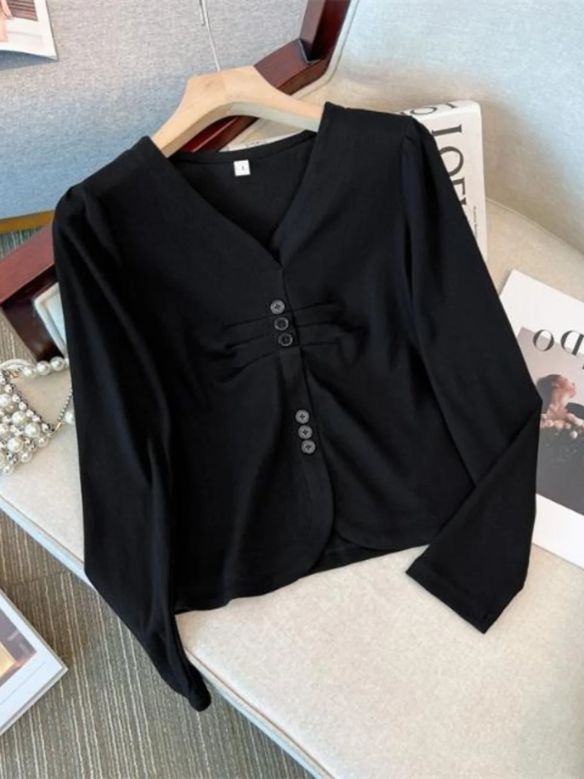 

Осень 2023: Женская облегающая футболка с V-образным вырезом и длинным рукавом, базовый слой, однотонная, простая, модная, высококачественная, из полиэфирного волокна