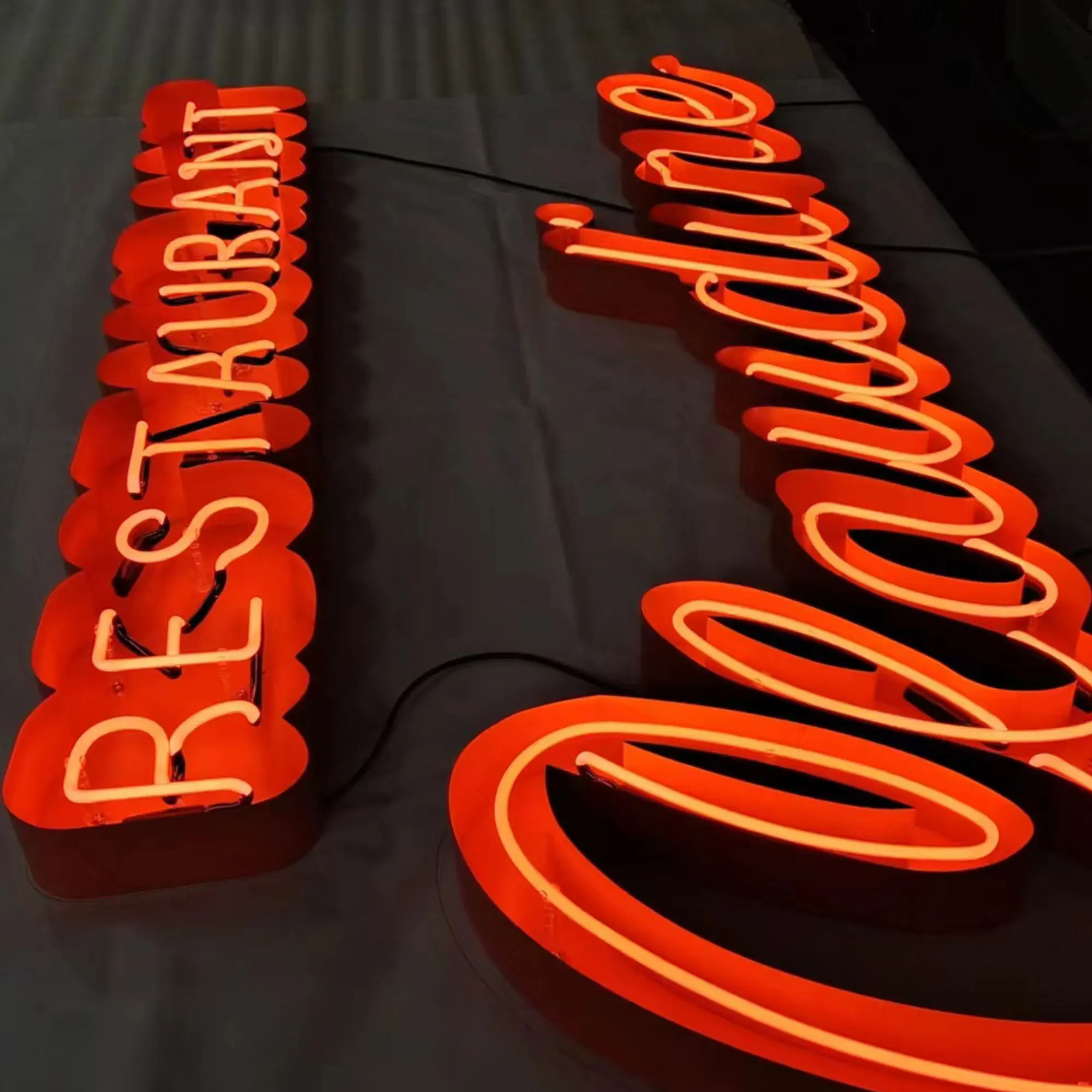 Open Gezicht Kanaal Letter Met Glas Neon