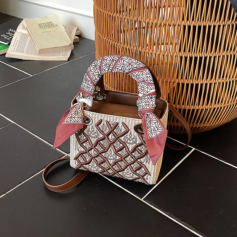 Exquisite Mini Handheld Little Bag, Women's New Style, High Luxury, Light Luxury, and Niche Crossbody Bag