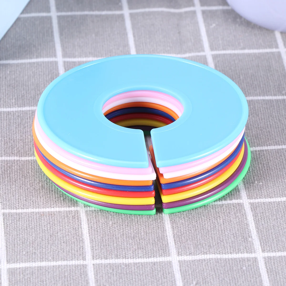 

10pcs Clothes Size Buckles Lightweight Plastic Dividers for Clothing Rack Short Sleeve Long Sleeve T-Shirts Pants