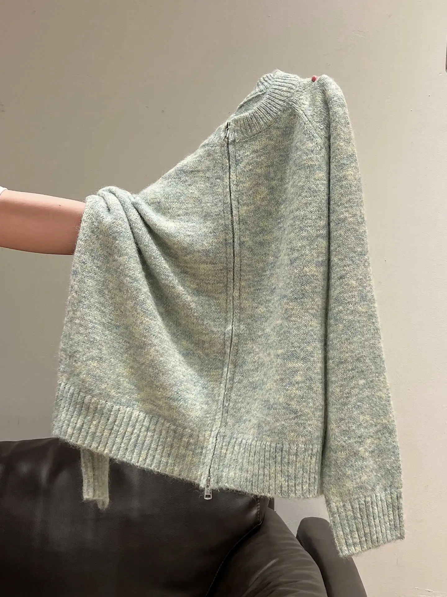 سترة محبوكة بسحاب أخضر برقبة دائرية للنساء 2025 على الطراز الكوري ملابس الخريف والشتاء، سترة فضفاضة