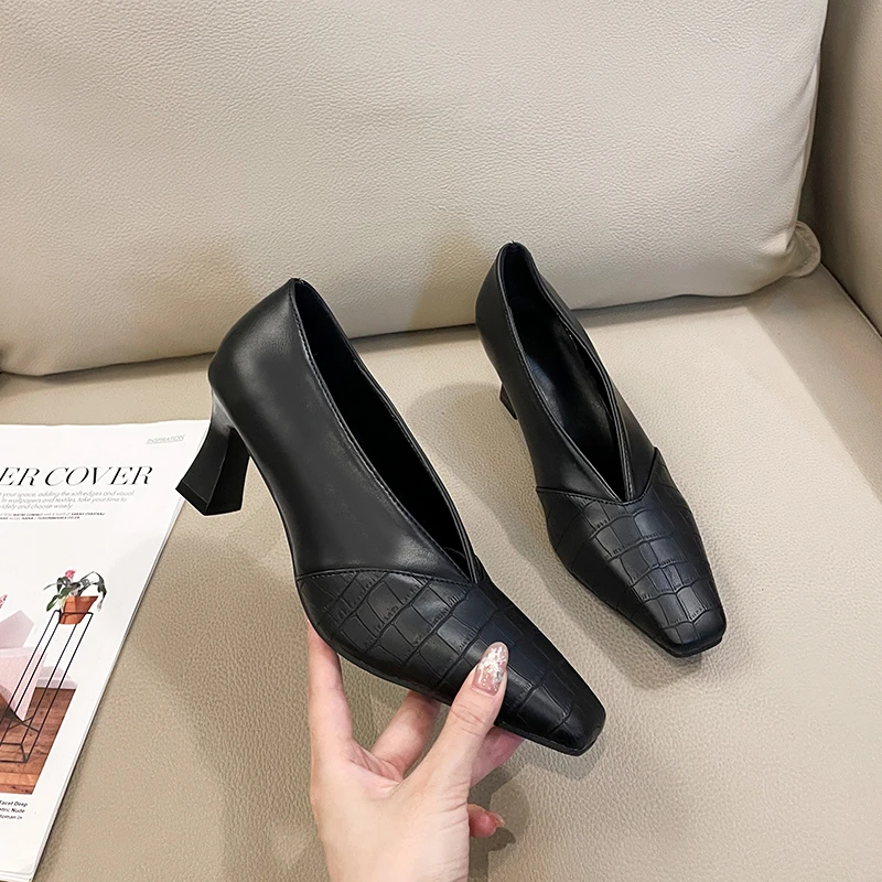 

Новый стиль, модные женские лоферы, кожаные роскошные туфли, черные туфли-лодочки на каблуке, элегантные женские туфли Мэри Джейн с квадратным носком