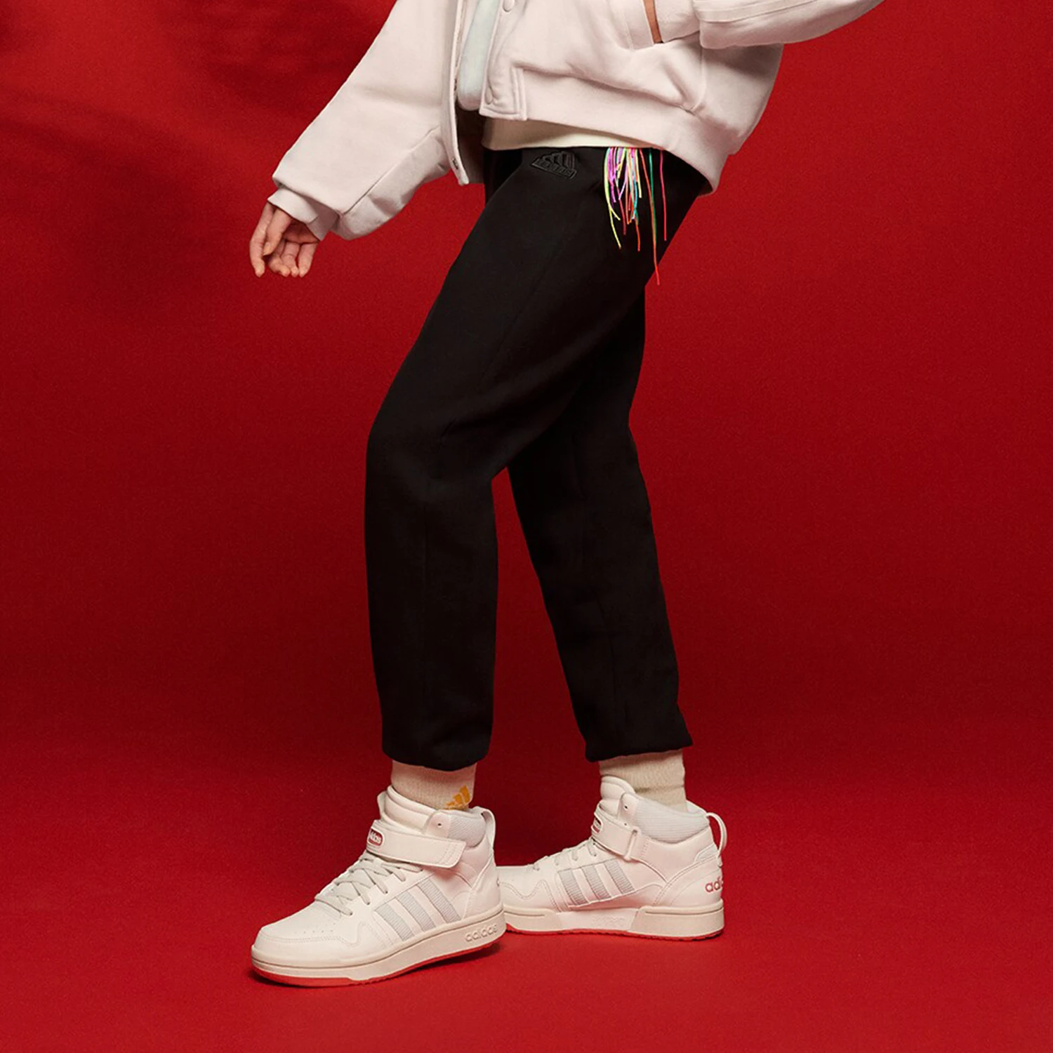 

Детские ветрозащитные удобные повседневные трикотажные брюки Adidas Originals New Season IT4052