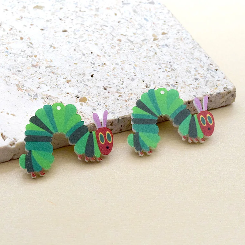 10 pezzi Kawaii Hungry Strawberry Bug Caterpillar ciondoli in acrilico per orecchini che fanno forniture ciondolo Anime carino per gioielli fai da te