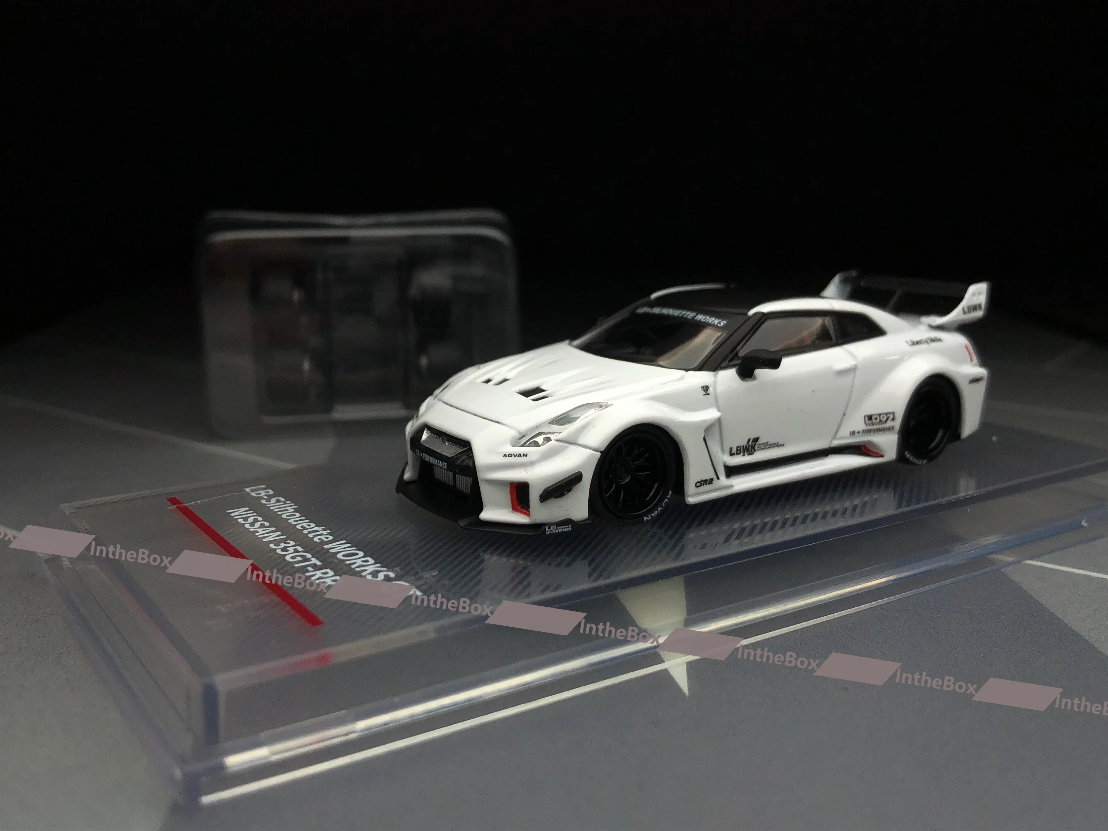 CM MODEL LB-Silhouette WORKS GT 35GT-RR R35 LBWK SCALE 1/64 Diecast Model Car Collection Limited Edition Hobby Toys