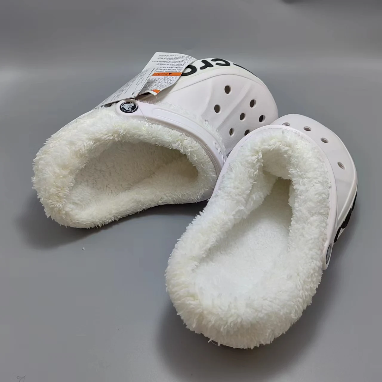 Crocs Classic Removable Fleece-Lined Warm Soft Furry Clogs Perfect for Winter Closed-Toe Slip-Ons Outdoor Breathable Beach Shoes