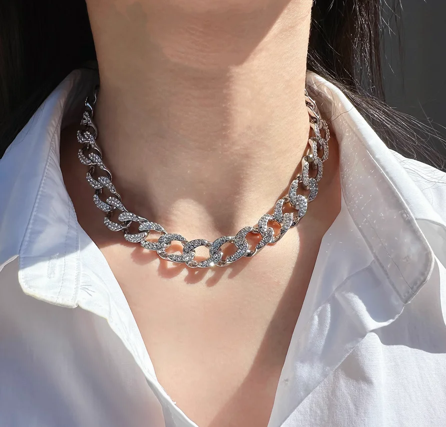 

Тяжелая промышленность, высококачественные ювелирные изделия для внешней торговли, инкрустированные преувеличенными бриллиантами в Европе и Америке, широкая версия кубинского чая.